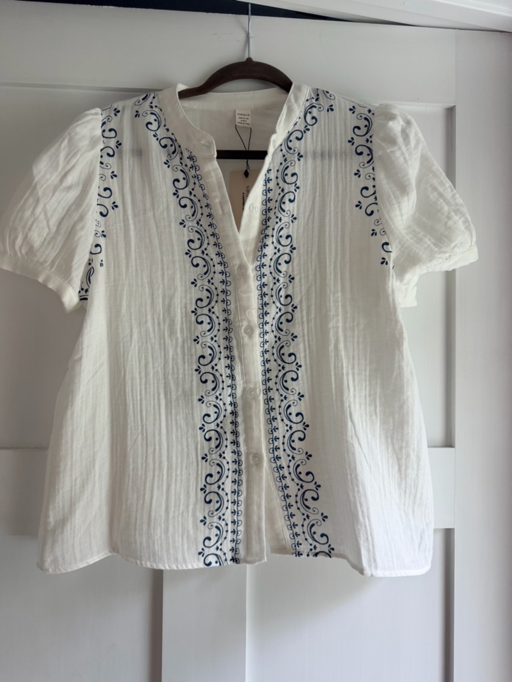 White puffed-Sleeve Top - Navy Accent